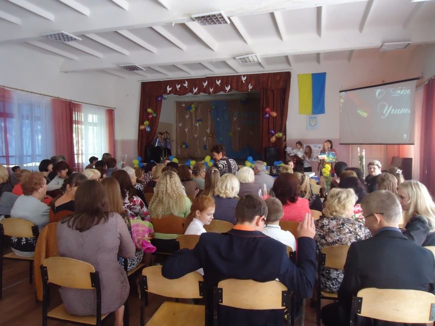 В Димитрове преподавателей поздравили с профессиональным праздником (фото) - фото 9