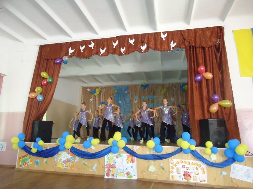 В Димитрове преподавателей поздравили с профессиональным праздником (фото) - фото 1