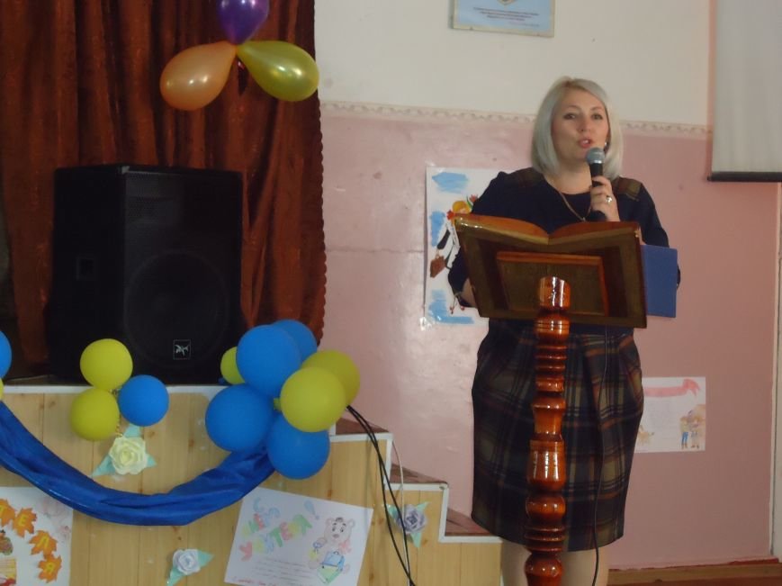В Димитрове преподавателей поздравили с профессиональным праздником (фото) - фото 4
