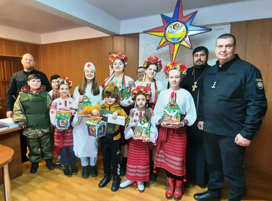 Напередодні Різдва Христова, у Покровському районному управлінні поліції лунали колядки та дитячий сміх