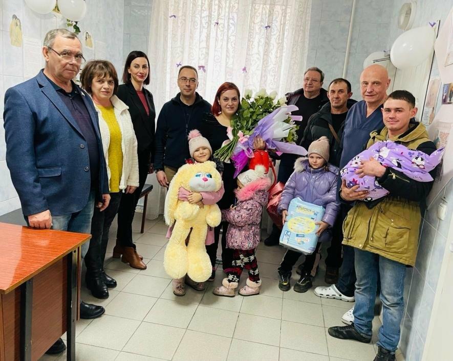 У Покровську привітали першу новонароджену у цьому році дівчинку