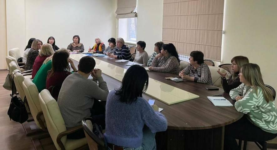 Адміністратори ЦНАП та діловоди старостинських округів Покровської громади вивчають зміни у законодавстві