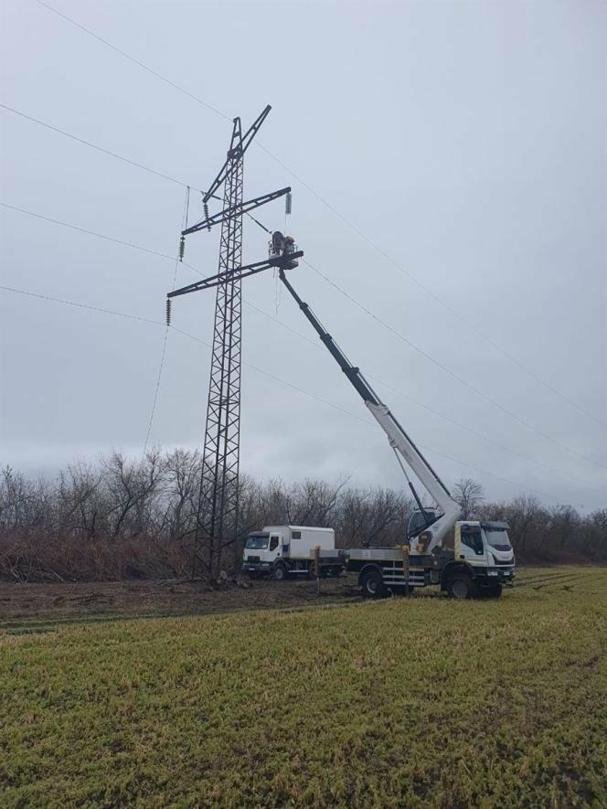 За добу ДТЕК Донецькі електромережі повернув світло у майже 5 тисяч домівок