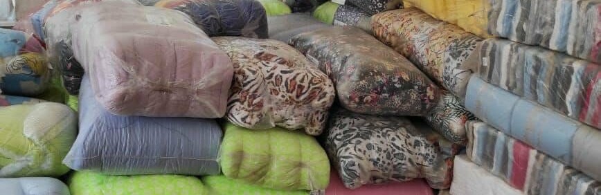 Розкладні ліжоки, ковдри таподушки: Покровськ отримав гуманітарну допомогу для переселенців