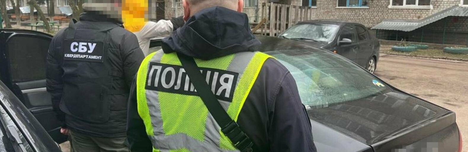 Наживалися на мешканцях Бахмута, які втікали від війни: СБУ викрила шахраїв, що обдурювали людей, обіцяючи виїзд за кордон