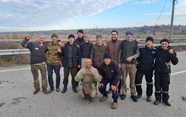 Додому повернулися понад 100 людей. Україна підтвердила обмін полоненими з Росією