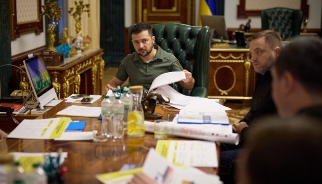 Зеленський доручив створити мобільні пункти живлення для критичної інфраструктури
