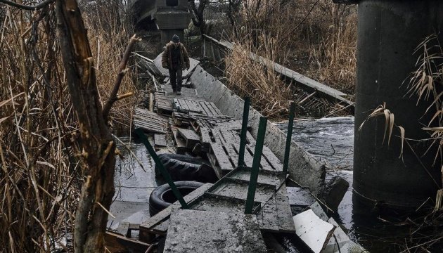 «Там немає місця, яке не полите кров’ю»: Зеленський показав світлини з Бахмута