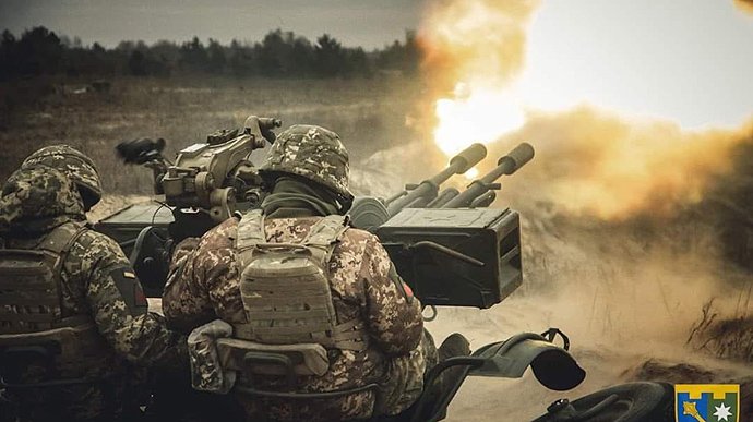 На сході ворог перегруповується та готується до наступу – Міноборони