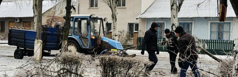 Попри негоду, у Покровську продовжуються роботи з зимового утримання доріг