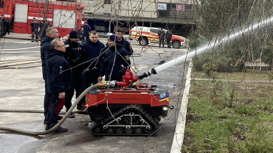 Рятувальники Донеччини отримали робота для гасіння складних пожеж