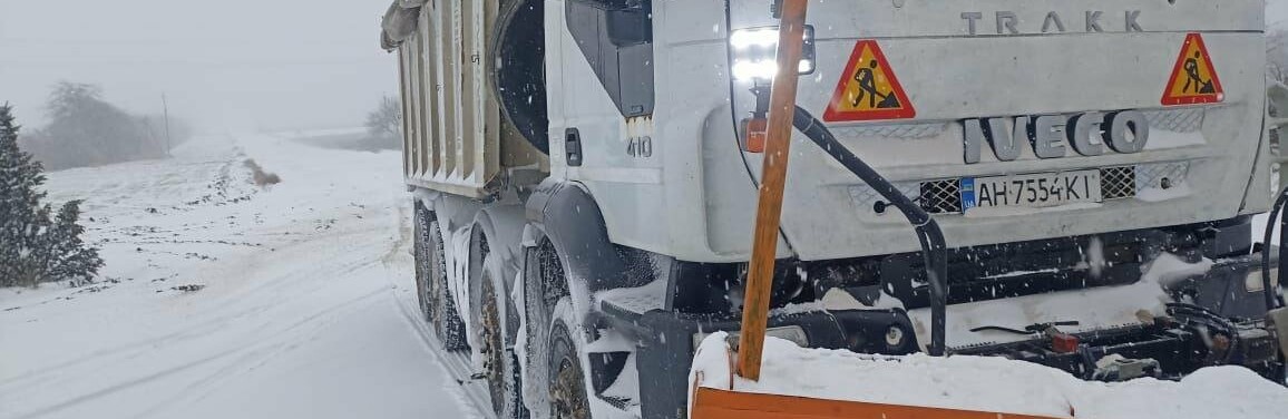 Снігопад у Донецькій області: на дорогах працює 79 одиниць техніки