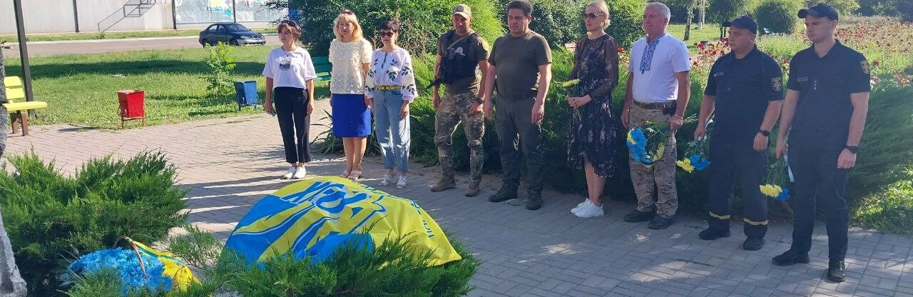 У Мирнограді хвилиною мовчання вшанували пам'ять захисників, які загинули за незалежність та цілісність України 