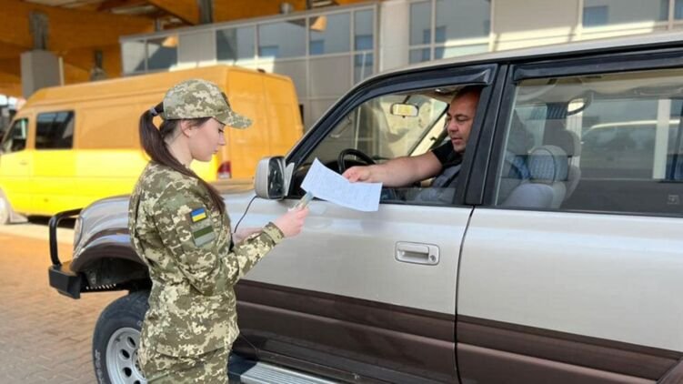 Чи заборонять українським чоловікам виїзд за кордон після війни: офіційна відповідь МВС