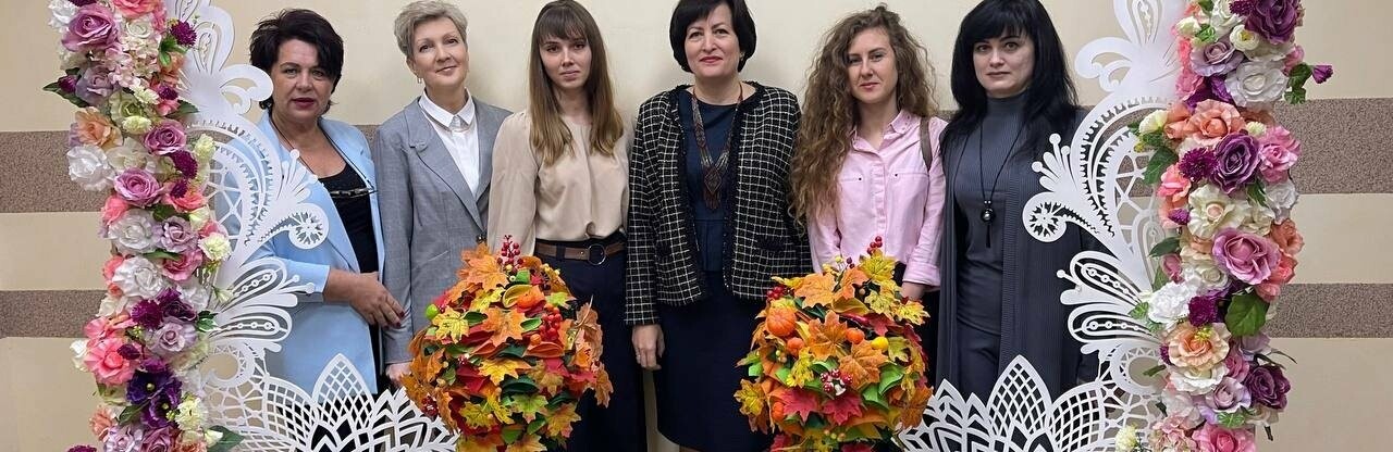 З нагоди Дня вчителя покровським педагогам вручили грамоти та грошові сертифікати