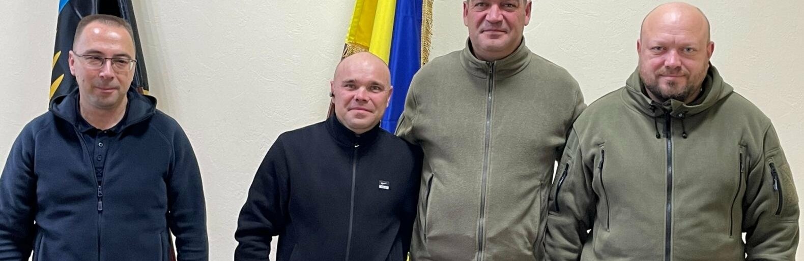 Волонтери з Дніпропетровщини допомагають Покровській громаді тримати оборону