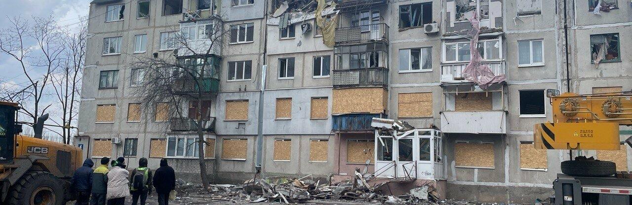 ВІДЕО. Пошкоджений в наслідок обстрілу будинок у мікрорайоні «Сонячний» у Покровську визнано аварійним