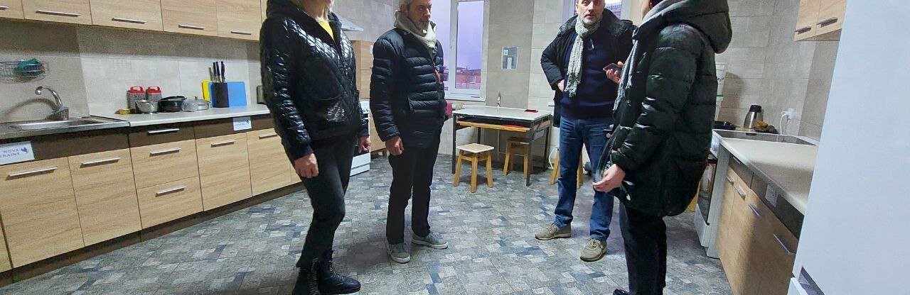 Французький благодійник Регінальд Харді знову завітав до гуманітарного хабу 