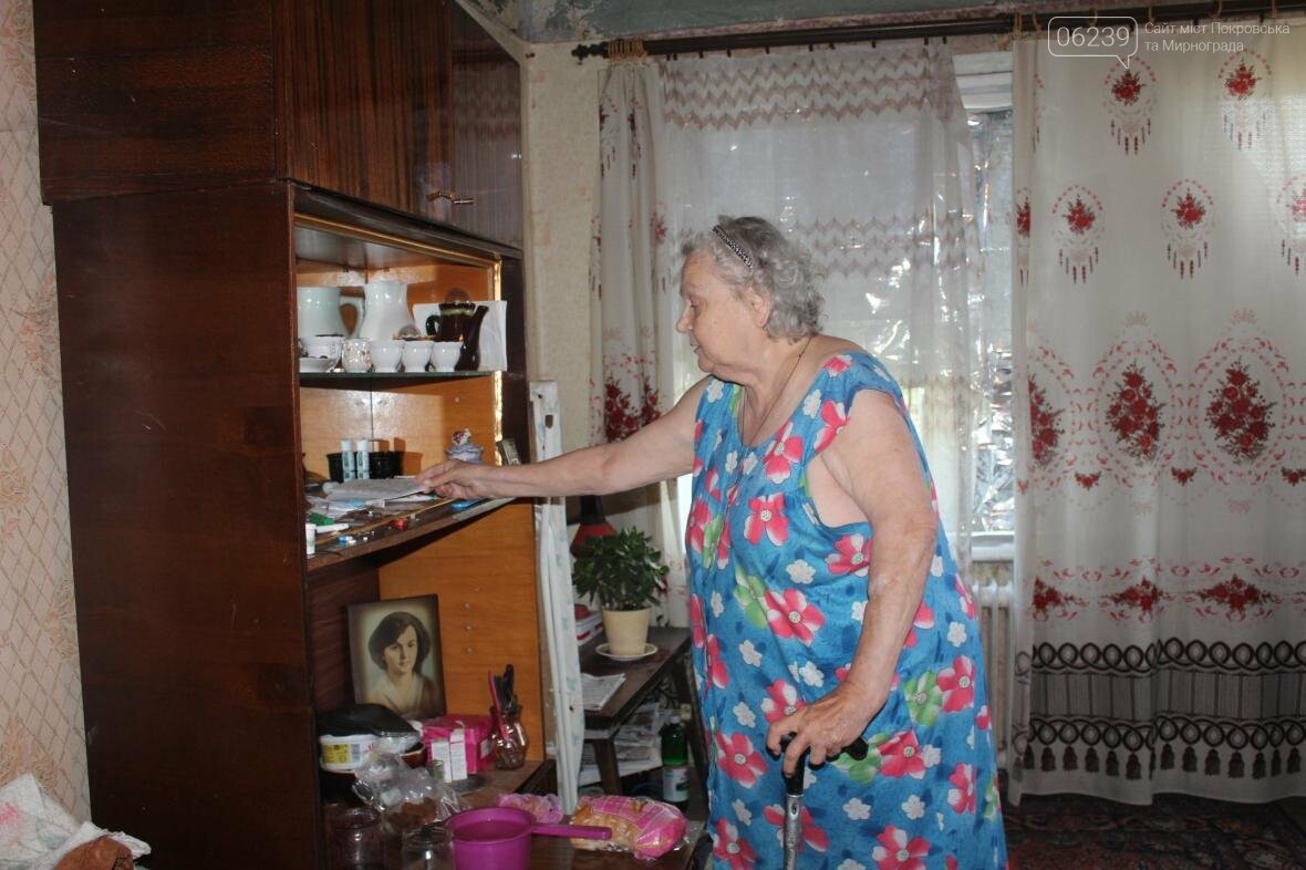 «Когда идет дождь, я укрываюсь клеенками»: последствия «ка..., фото-13 «Когда идет дождь, я укрываюсь клеенками»: последствия «качественного» ремонта кровли в Мирнограде , фото-13
