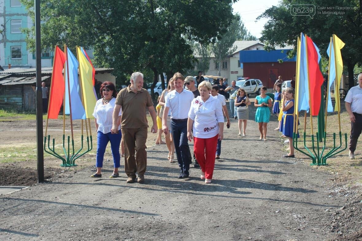 В Мирнограде торжественно открыли новое футбольное поле , фото-1 В Мирнограде торжественно открыли новое футбольное поле , фото-1