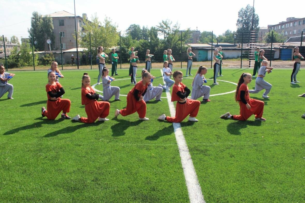 В Мирнограде торжественно открыли новое футбольное поле , фото-13 В Мирнограде торжественно открыли новое футбольное поле , фото-13