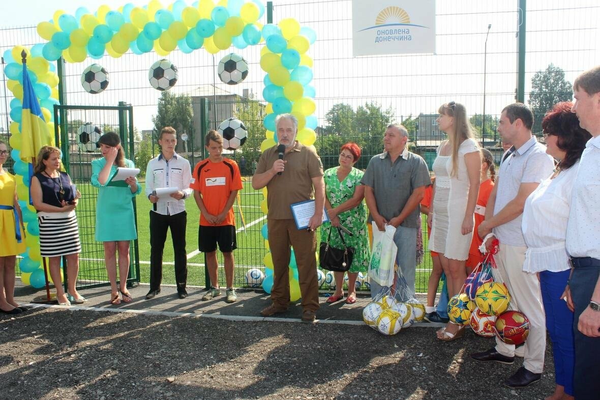 В Мирнограде торжественно открыли новое футбольное поле , фото-6 В Мирнограде торжественно открыли новое футбольное поле , фото-6
