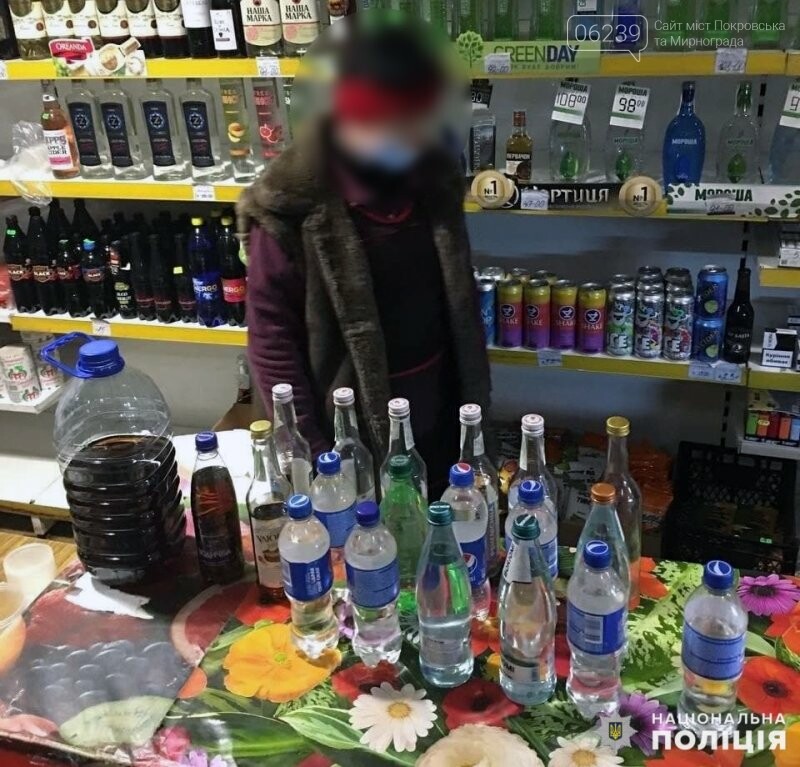 Поліцейські викрили торгові точки, де реалізовували фальсифіковані алкогольні напої, фото-3