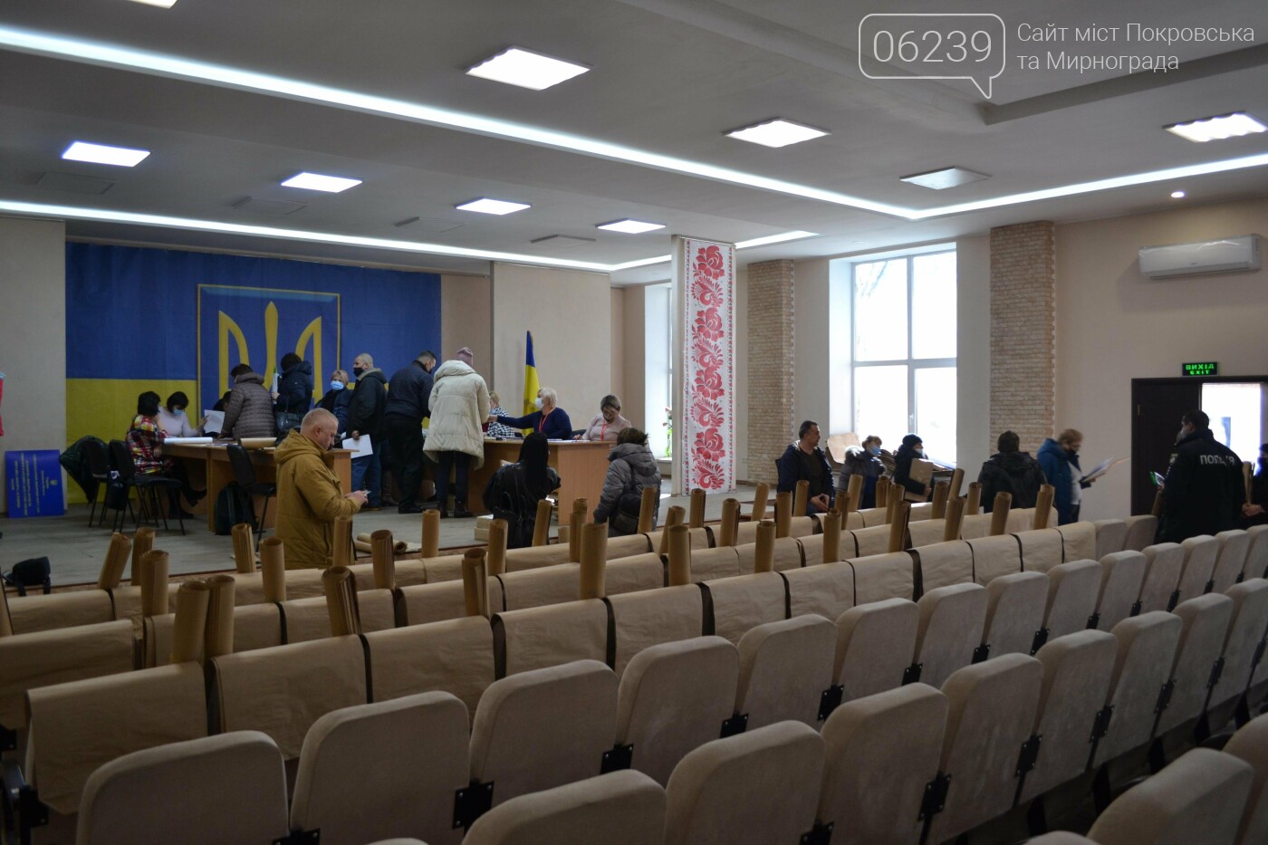 В Покровске ОИК начала выдачу бюллетеней представителям участковых комиссий, фото-2