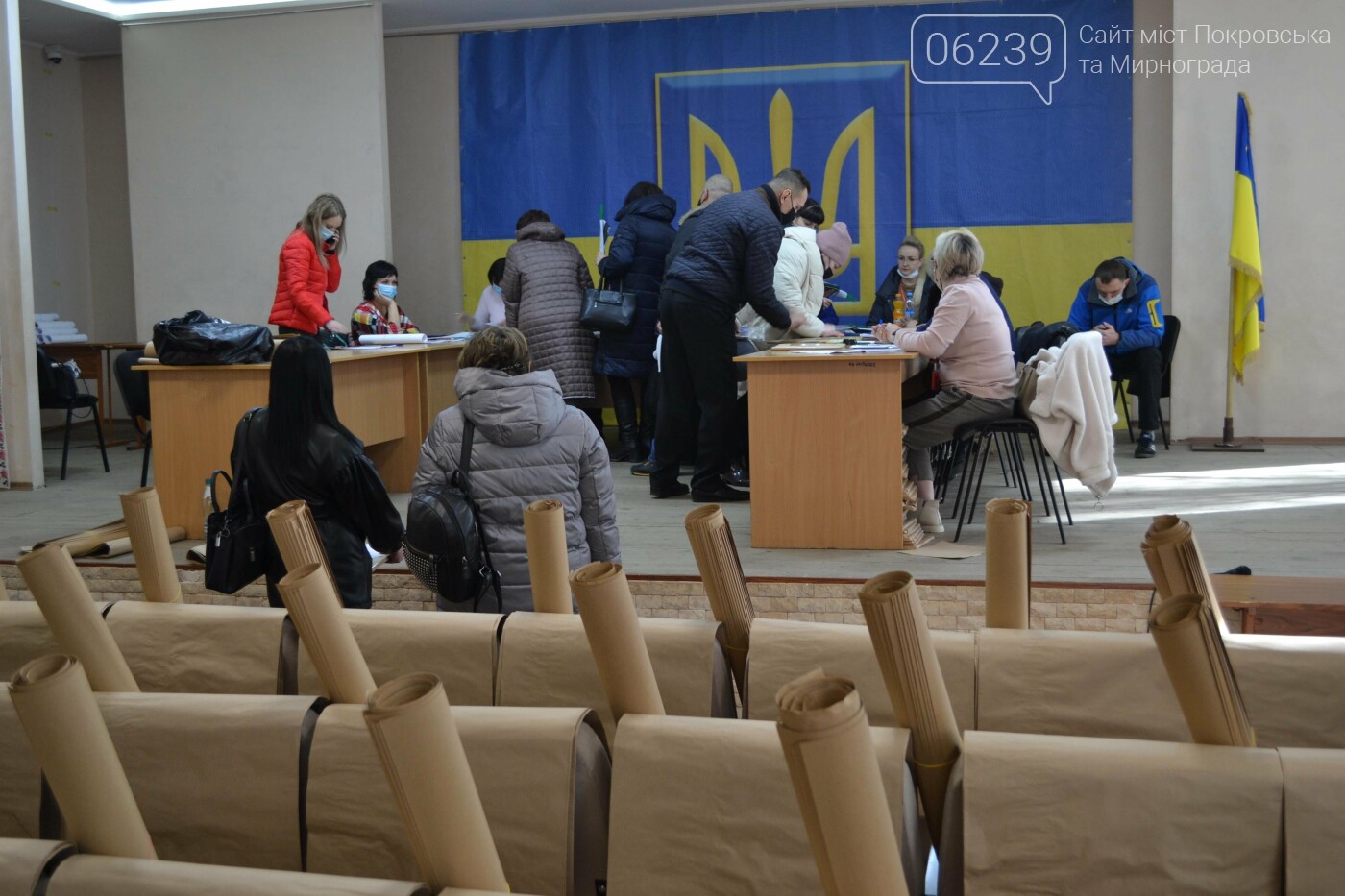 В Покровске ОИК начала выдачу бюллетеней представителям участковых комиссий, фото-3