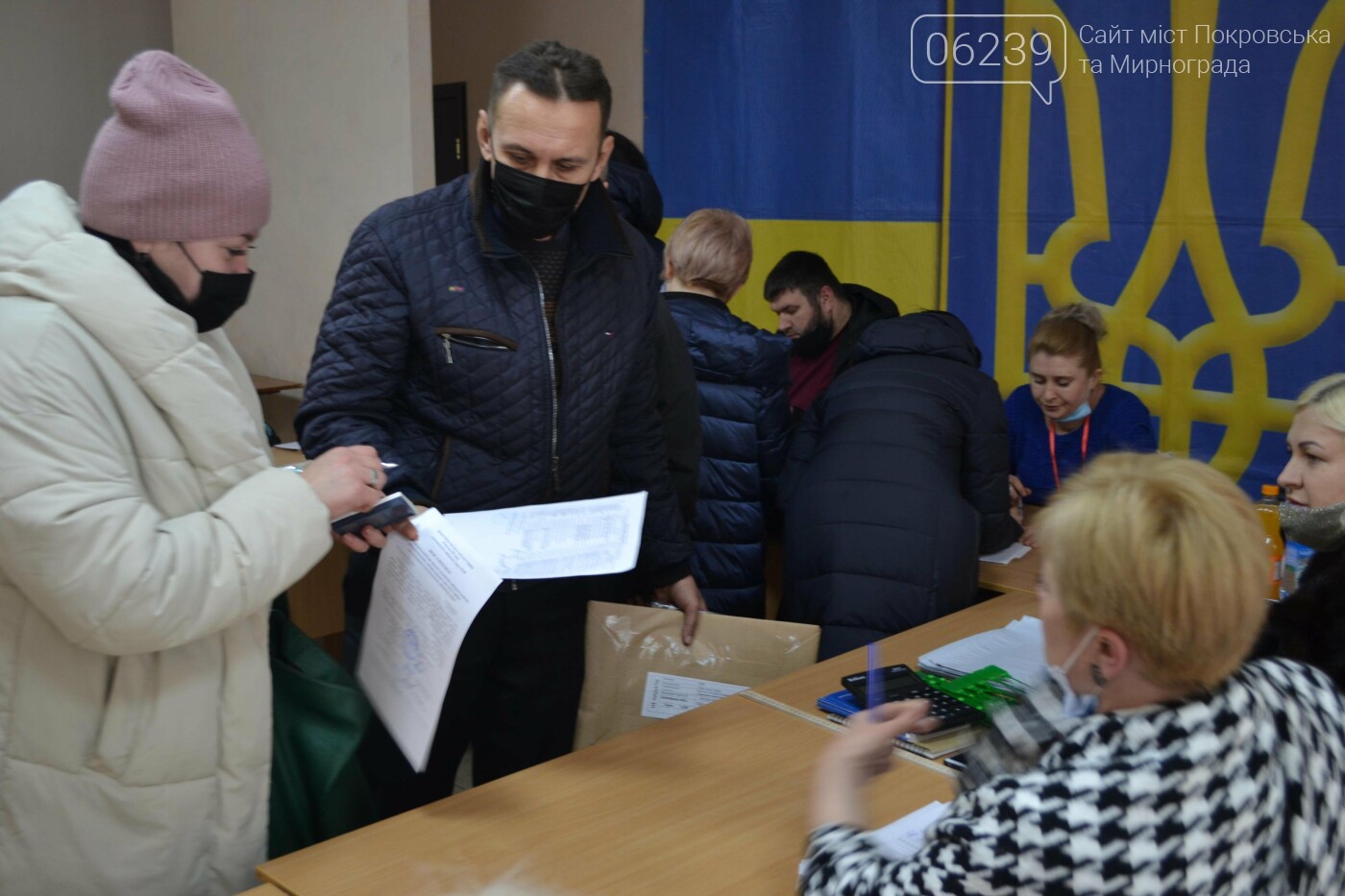 В Покровске ОИК начала выдачу бюллетеней представителям участковых комиссий, фото-6