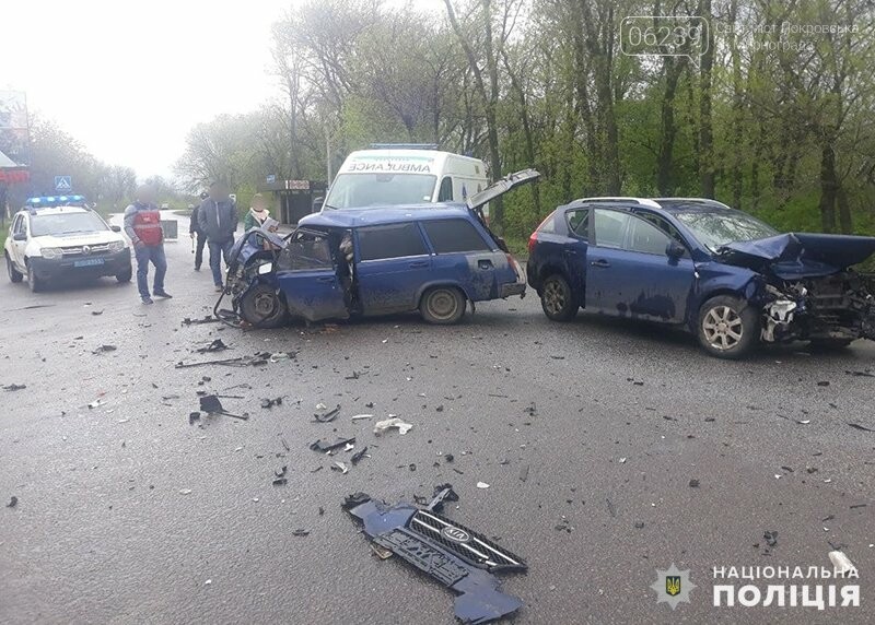 Покровські поліцейські встановлюють обставини ДТП, в якій зіткнулось два легковики, фото-3