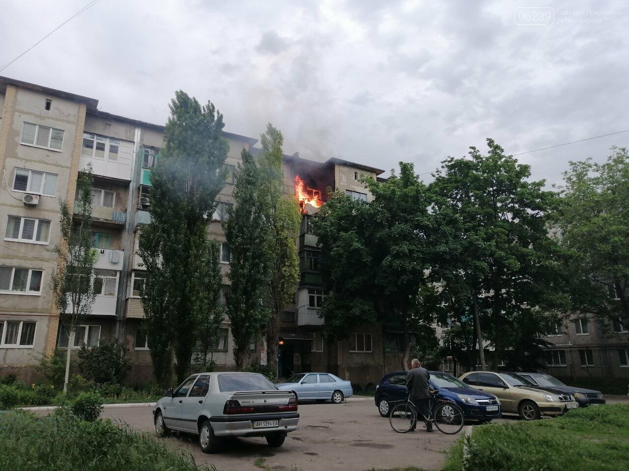 Вчера в Покровске горел балкон в пятиэтажке, фото-2