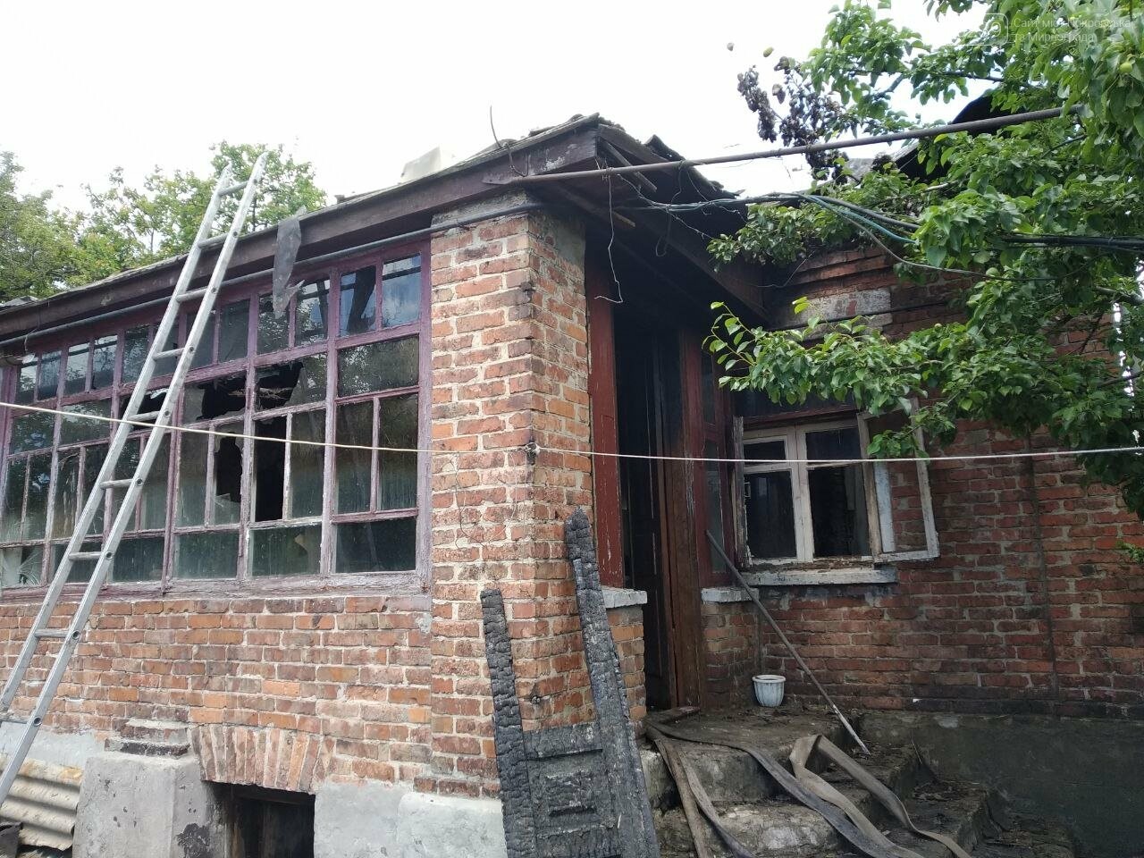 В Мирнограде горел жилой дом, фото-1