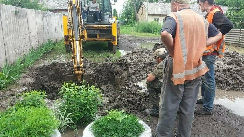 В Покровске по улице Ольшанского случился прорыв трубы водоснабжения, фото-1