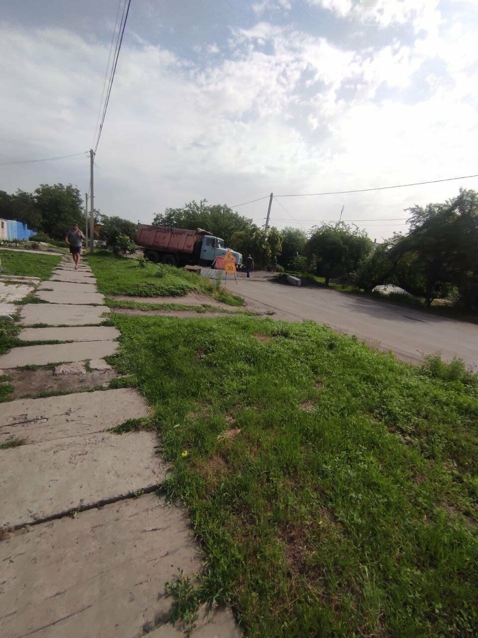 В Покровске продолжается ремонт дороги на улице Привольная: движение транспорта ограничено, фото-3