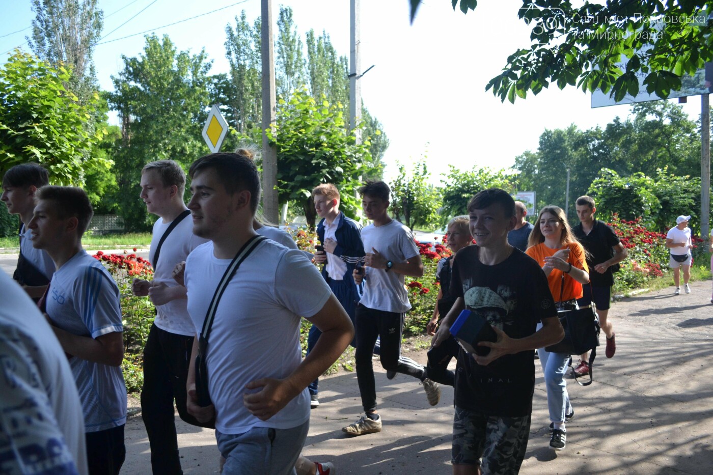 Массовый забег и 30-ти метровый флаг Украины: в Мирнограде отметили День Конституции, фото-5
