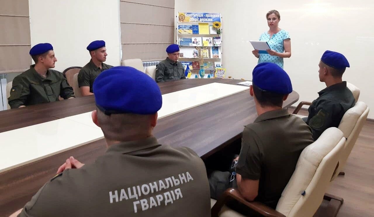 В Покровске ко Дню Конституции провели экскурсию для нацгвардейцев, фото-2