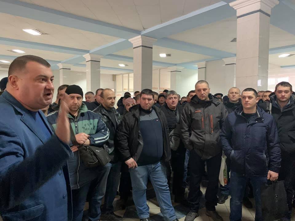 На Родинской ввели в простой "Краснолиманскую" шахту: горняки протестуют, фото-1