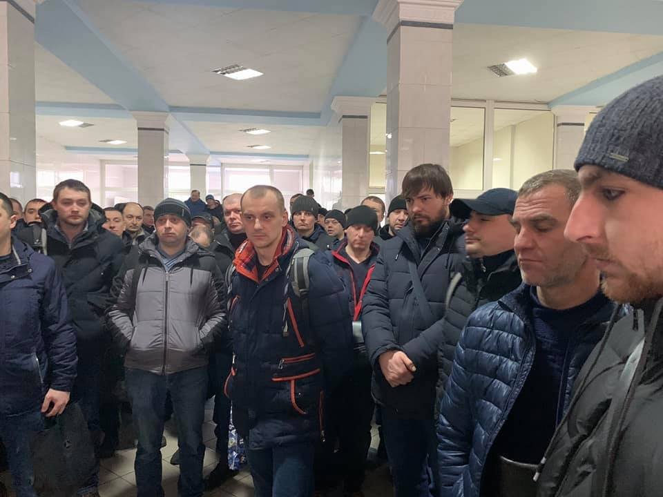 На Родинской ввели в простой "Краснолиманскую" шахту: горняки протестуют, фото-4