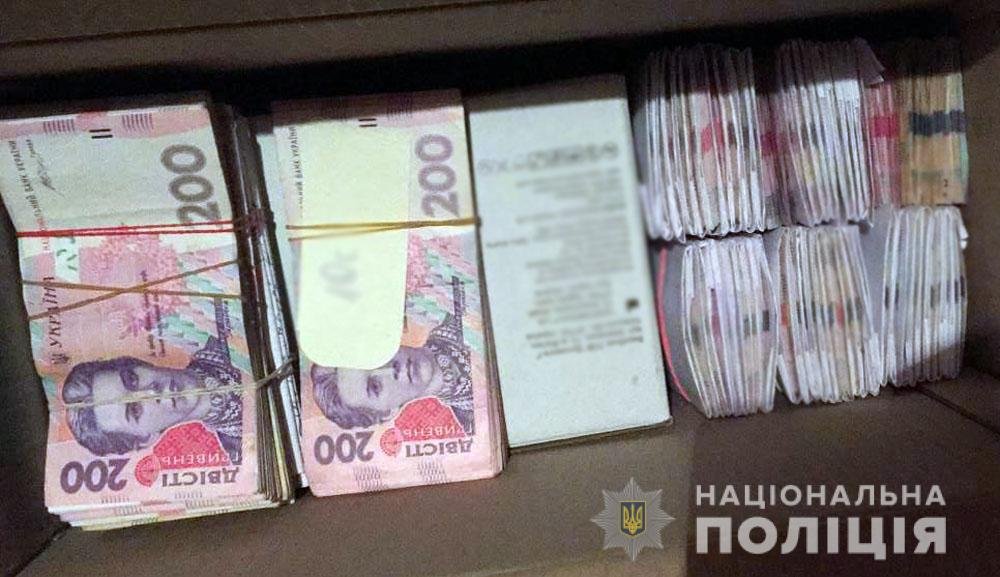 Правоохоронці викрили мережу аптечних закладів у Мирнограді, Вугледарі та Селидовому, де збували наркотики