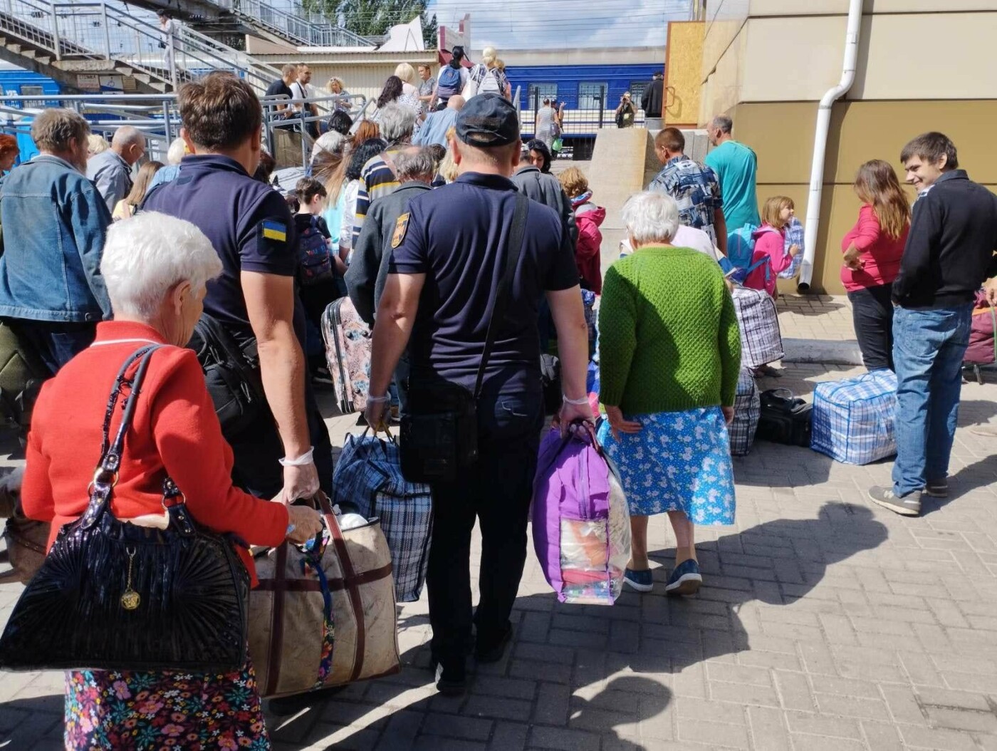 Евакуація продовжується: сотні мешканців Донеччини виїхали з області за добу