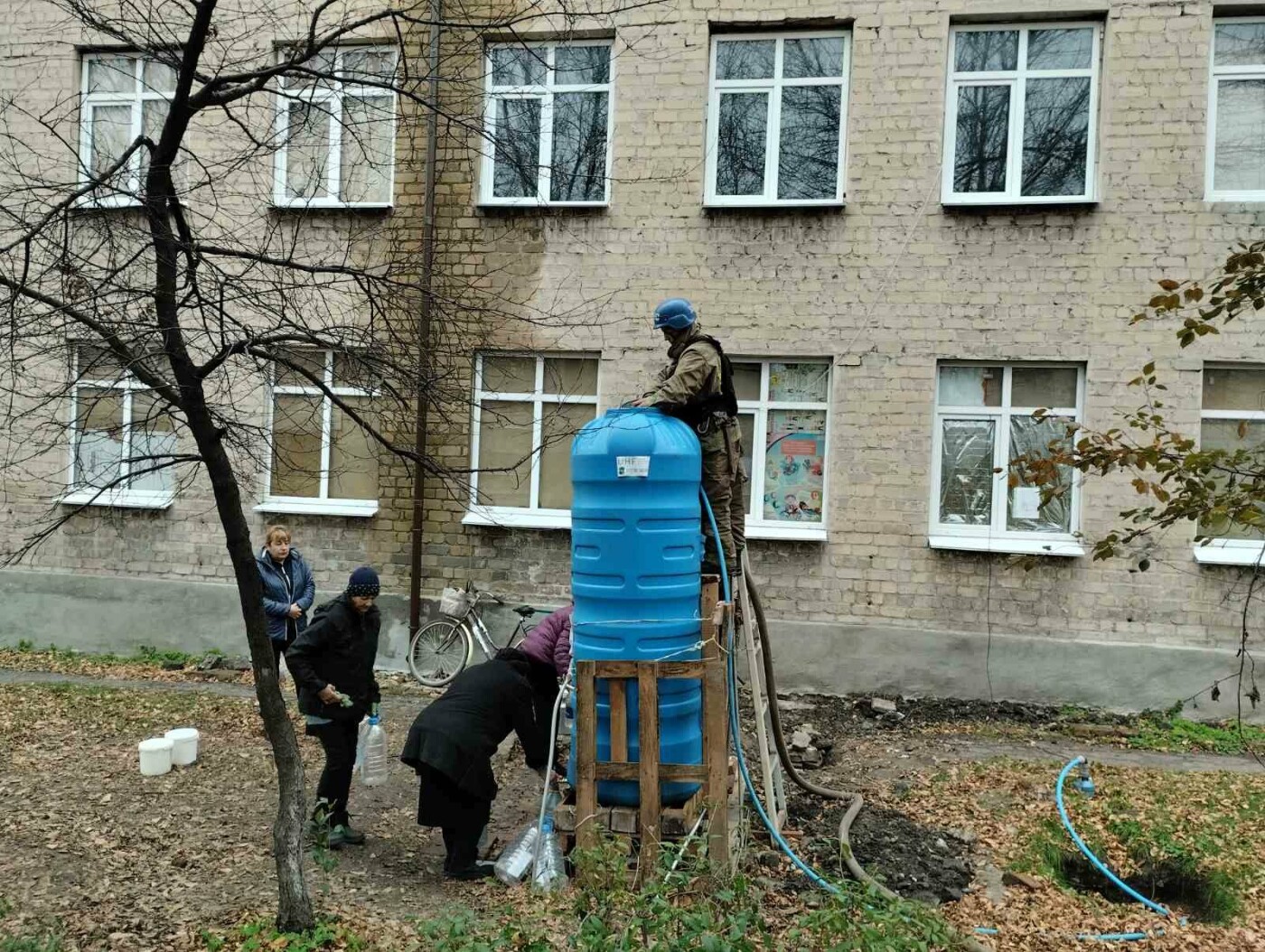 У населені пункти Донецької області рятувальники здійснили підвезення води у кількості 139 м. куб.