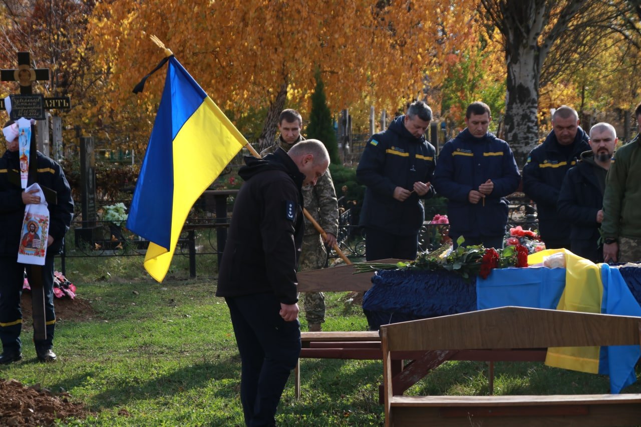 У Мирнограді поховали прапорщика служби цивільного захисту Віталія Цуверкалова