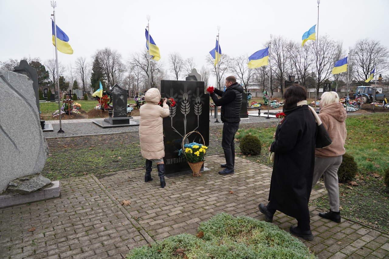 Покровська громада вшановує пам'ять жертв голодоморів