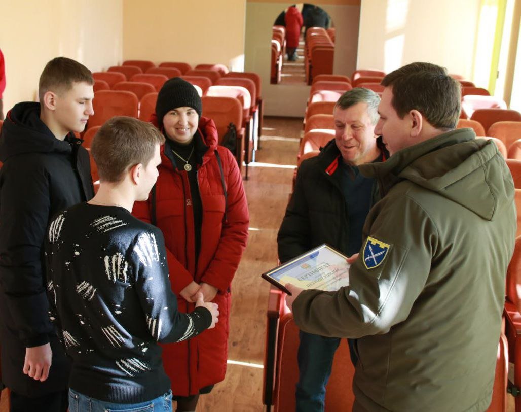 Мирноградська міська військова адміністрація  підтримала спортсмена на шляху до міжнародного турніру 