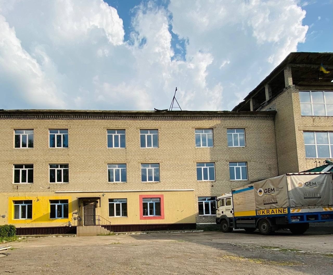 У Покровську за підтримки благодійників відновлюють зруйновану школу