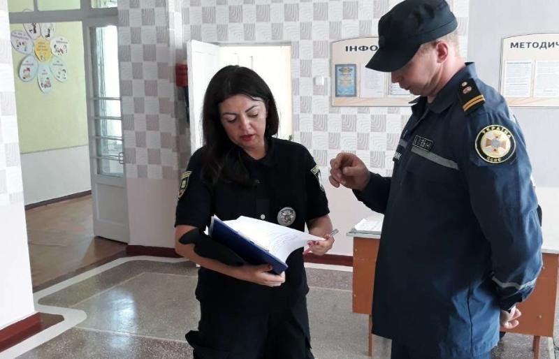 У Покровську перевірили безпеку навчальних закладів перед початком... У Покровську перевірили безпеку навчальних закладів перед початком занять, Вера Карпова