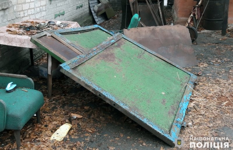 Двое жителей Покровского района обокрали пенсионерку ради приобрете... Двое жителей Покровского района обокрали пенсионерку ради приобретения водки