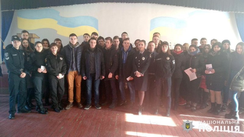 Покровська поліція відчинила двері для старшокласників місцевих шкі... Покровська поліція відчинила двері для старшокласників місцевих шкіл, Вера Карпова