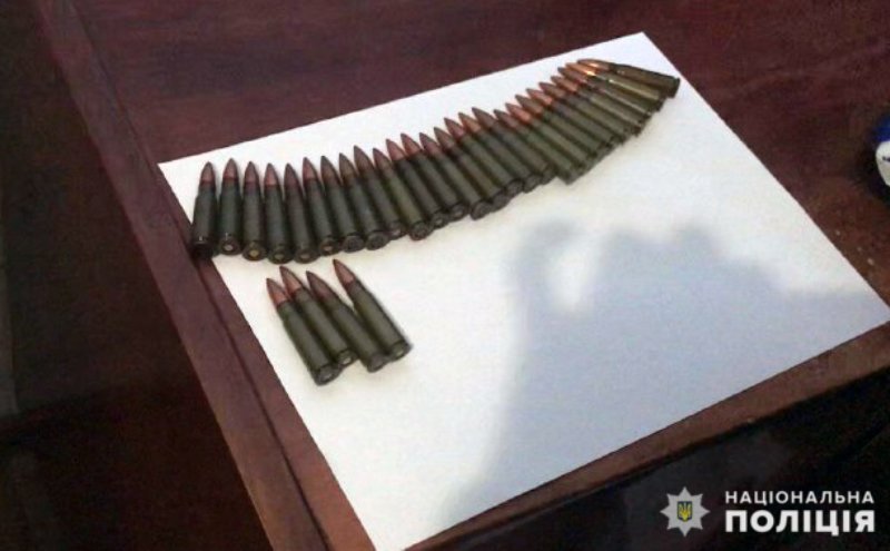На одній з вулиць Мирнограда двірник знайшов боєприпаси На одній з вулиць Мирнограда двірник знайшов боєприпаси, Вера Карпова